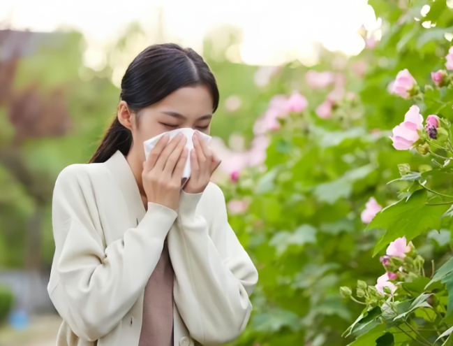 秋冬季过敏性鼻炎如何区分?(过敏性鼻炎与感冒的典型症状差异对比) 秋冬季过敏性鼻炎如何区分?(过敏性鼻炎与感冒的典型症状差异对比)