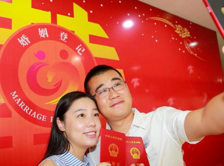 多地发钱奖励结婚最高补贴20万！多地疯狂 “发钱” 催婚，年轻人买账吗？