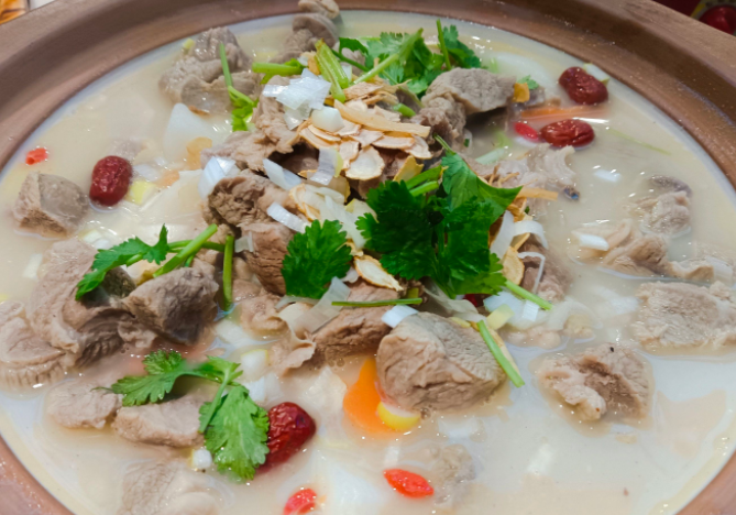 冬天吃羊肉为啥可以御寒(中老年人冬季进补牛羊肉指南2025)