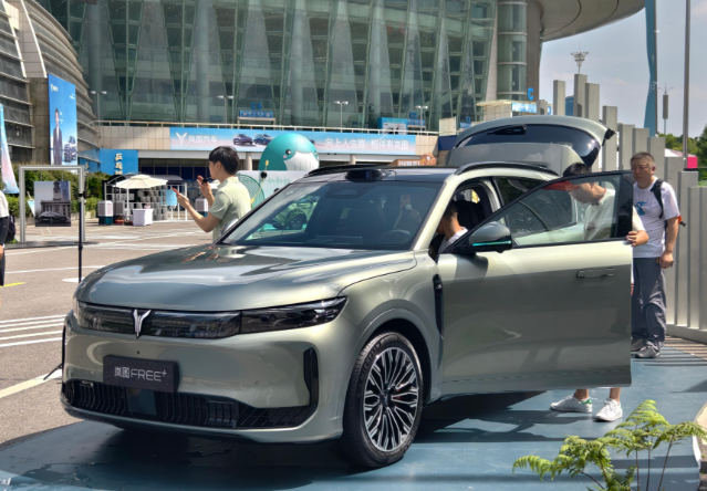 岚图FREE+运动定制版上市!岚图FREE+搭载华为ADS 4 +318km纯电 岚图FREE+运动定制版上市!岚图FREE+搭载华为ADS 4 +318km纯电