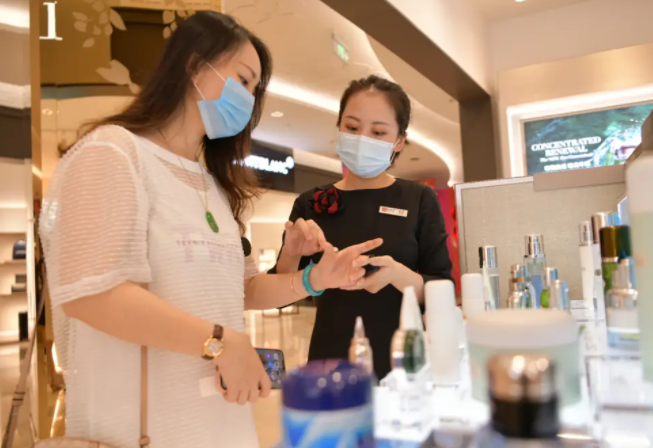 海南离岛免税升级首日吸金7800万(新政带火这些消费新趋势) 海南离岛免税升级首日吸金7800万(新政带火这些消费新趋势)