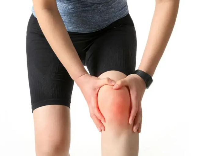 走路时膝盖突然软一下是病吗?膝盖软或许是这些疾病的信号