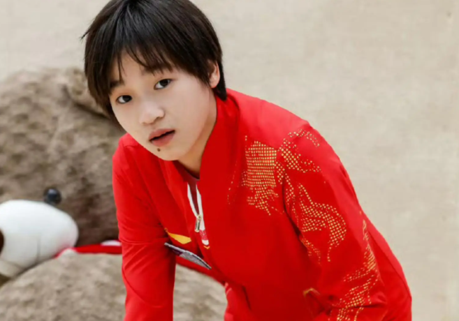 全红婵伤愈首秀夺冠(全红婵携新搭档10米台夺冠)