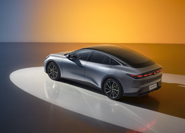 中国汽车1-10月累计销量再创新高 10月份汽车市场延续强劲增长态势