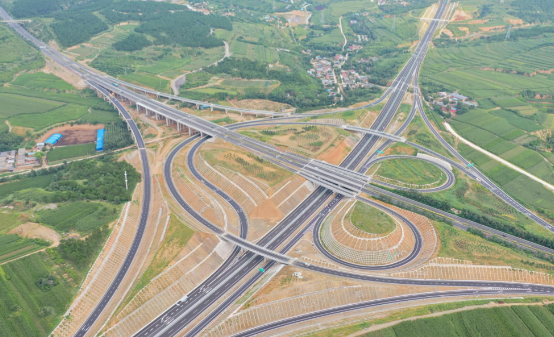 多条高速在收费期满后停止收费 长永高速成为湖南首条长期免费的高速公路