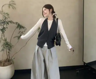 毛呢背心搭配阔腿裤优化比例（毛呢背心塑造三七分身材的叠穿秘籍2025）