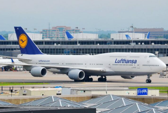 美或因政府“停摆”关闭空域 美国面临至少2000名空中交通管制员的劳动缺口 美或因政府“停摆”关闭空域 美国面临至少2000名空中交通管制员的劳动缺口