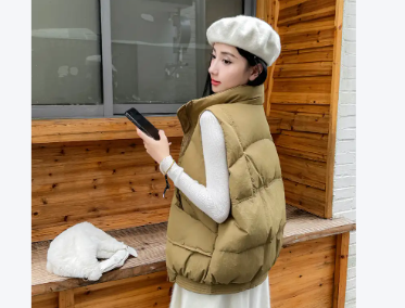 羽绒马甲搭配连衣裙温暖轻盈（羽绒马甲平衡温度与风度的冬日方案2025）