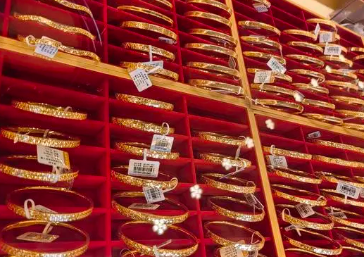 金价单日暴涨超5%！金价突涨水贝商家遭悔单