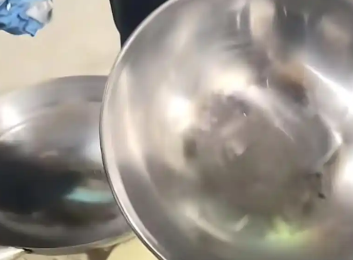 “传家锅”爆火厂家涨粉超百万！30年“传家锅”复产