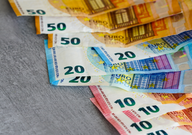 欧元兑美元跌至8月1日以来最低(欧元承压连续五日下跌)