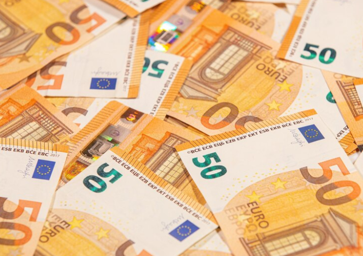 欧元兑美元跌至8月1日以来最低(欧元承压连续五日下跌) 欧元兑美元跌至8月1日以来最低(欧元承压连续五日下跌)