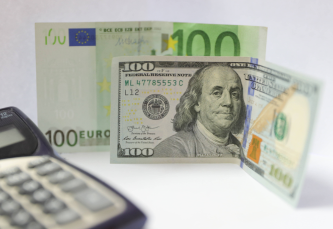 欧元兑美元跌至8月1日以来最低(欧元承压连续五日下跌) 欧元兑美元跌至8月1日以来最低(欧元承压连续五日下跌)