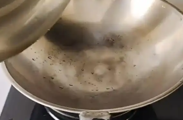 “传家锅”爆火厂家涨粉超百万！30年“传家锅”复产