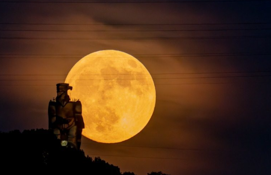 XXXL号月亮来了最佳赏月时间请收 11月5日晚将迎来本年度最大满月