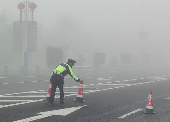 京津冀局地有强浓雾能见度不足200米 本轮浓雾天气是什么原因造成的 京津冀局地有强浓雾能见度不足200米 本轮浓雾天气是什么原因造成的