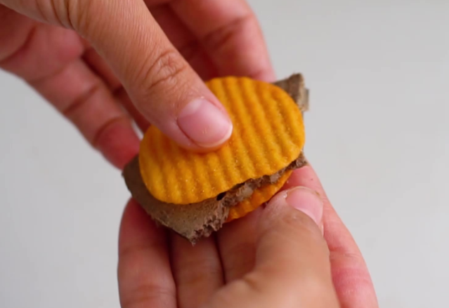 肝脆蒜了邪修吃法爆火(猪肝薯片蒜片不仅好吃还不伤身) 肝脆蒜了邪修吃法爆火(猪肝薯片蒜片不仅好吃还不伤身)