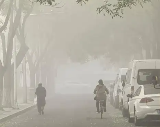 京津冀局地有强浓雾能见度不足200米 本轮浓雾天气是什么原因造成的 京津冀局地有强浓雾能见度不足200米 本轮浓雾天气是什么原因造成的