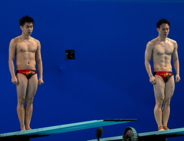 广东“双冠王”诞生!广东队黄博文/谢思埸夺得跳水男子双人3米跳板金牌 广东“双冠王”诞生!广东队黄博文/谢思埸夺得跳水男子双人3米跳板金牌