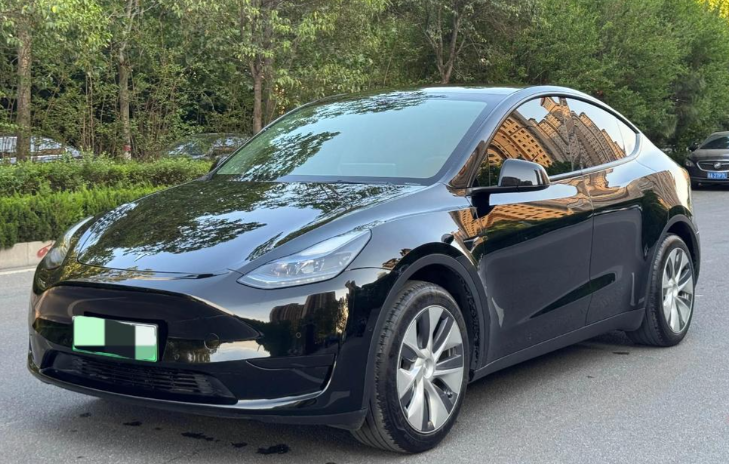 特斯拉Model Y长续航后驱版上市！特斯拉Model Y长续航不堆大电池续航突破820km！