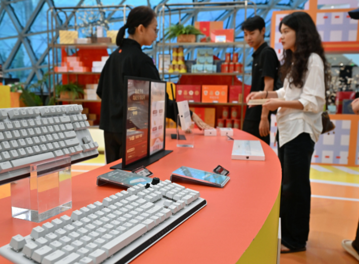 海南离岛免税新政实施首周揽金超5亿 海南离岛免税新政实施首周购物人数7.29万人次