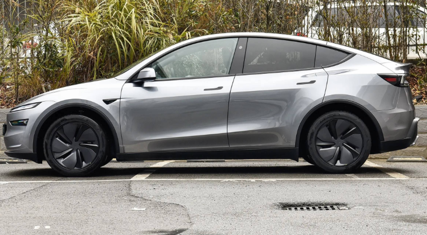 特斯拉Model Y长续航后驱版上市！特斯拉Model Y长续航不堆大电池续航突破820km！