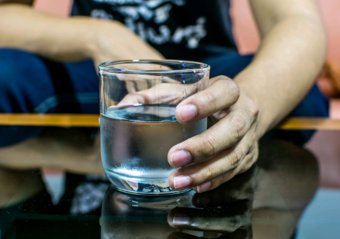 碱性水能调节人体酸碱平衡吗(经常喝碱性水能降尿酸吗) 碱性水能调节人体酸碱平衡吗(经常喝碱性水能降尿酸吗)