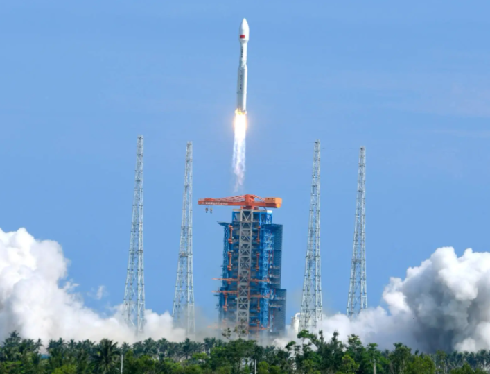 长征十二号运载火箭发射升空 中国成功发射卫星互联网低轨13组卫星