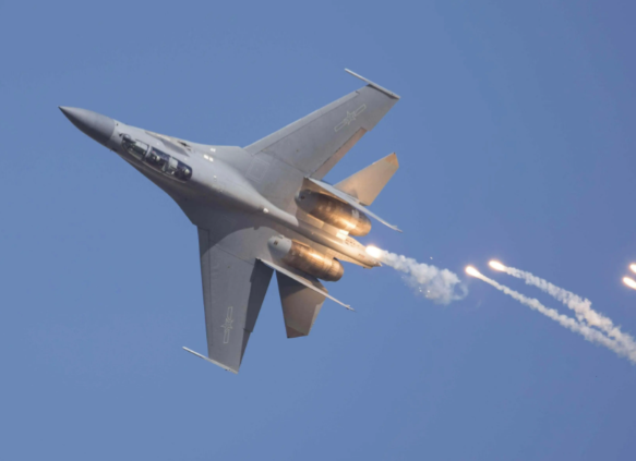 我们的飞机再也不用飞两遍 今天是人民空军成立76周年 我们的飞机再也不用飞两遍 今天是人民空军成立76周年