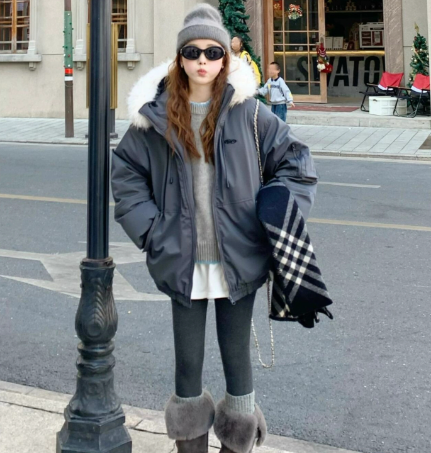 派克大衣搭配雪地靴实用至上（中长款派克大衣的实穿主义穿搭2025）