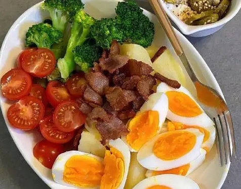 立冬后晚餐怎么吃不长胖(2025年冬季健康晚餐搭配原则) 立冬后晚餐怎么吃不长胖(2025年冬季健康晚餐搭配原则)