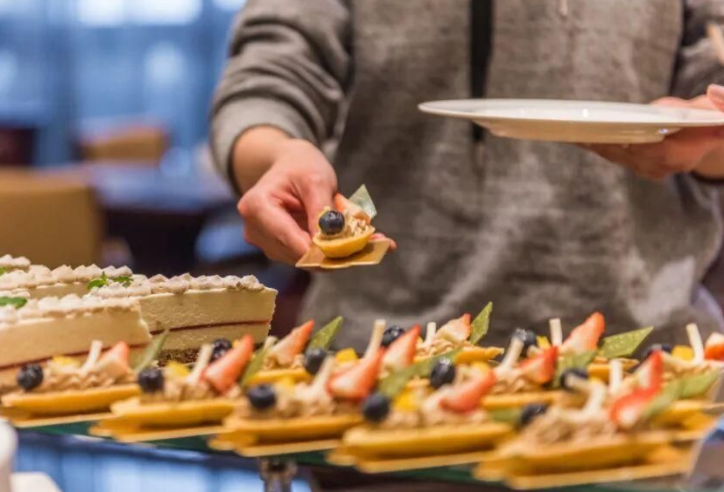 五星级酒店推40元剩菜盲盒(五星级酒店的剩菜盲盒健康吗) 五星级酒店推40元剩菜盲盒(五星级酒店的剩菜盲盒健康吗)