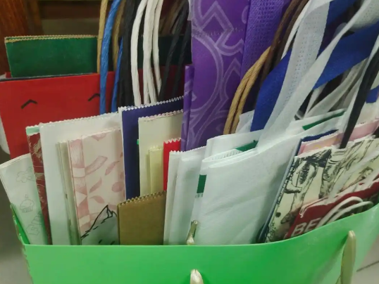 年轻人开始沉迷奶茶袋有人赚近千元 为什么年轻人喜欢收藏奶茶袋 年轻人开始沉迷奶茶袋有人赚近千元 为什么年轻人喜欢收藏奶茶袋