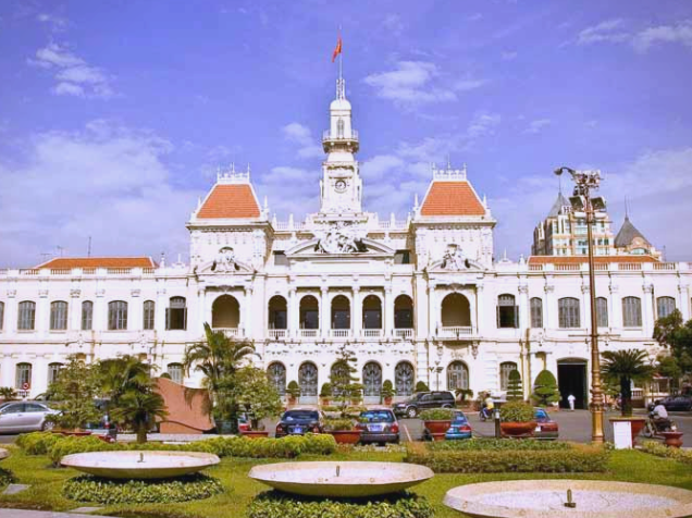 越南GDP增速8.23%超中印(越南6800亿出口创纪录2025) 越南GDP增速8.23%超中印(越南6800亿出口创纪录2025)