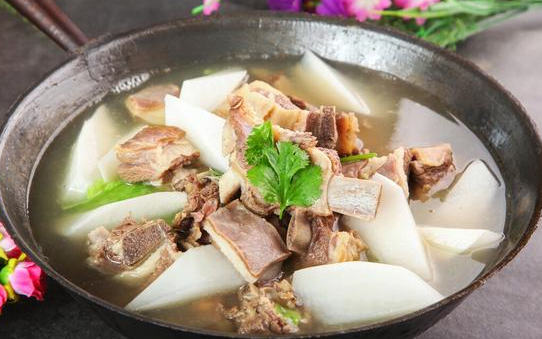 羊肉温补怎么吃不上火（2025年冬季羊肉汤的黄金搭配法则）