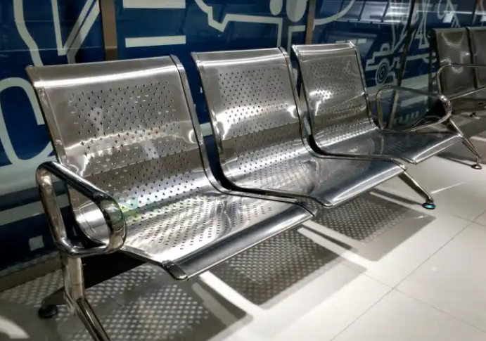 为啥医院椅子有的密密麻麻带小孔(医院椅子藏着你不知道的暖心设计) 为啥医院椅子有的密密麻麻带小孔(医院椅子藏着你不知道的暖心设计)