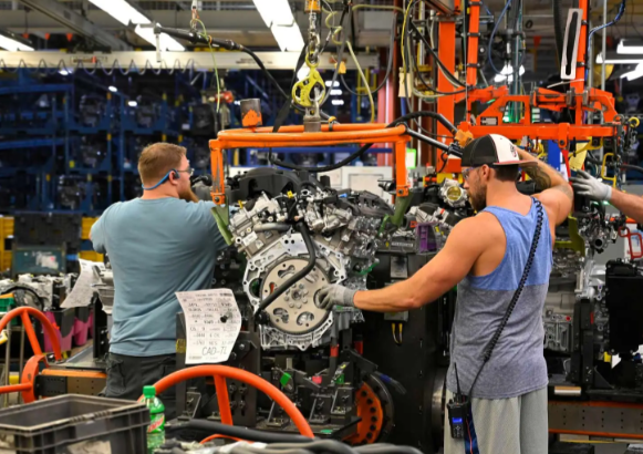 美国劳动力市场持续走弱 美国企业10月宣布裁员15.3万人