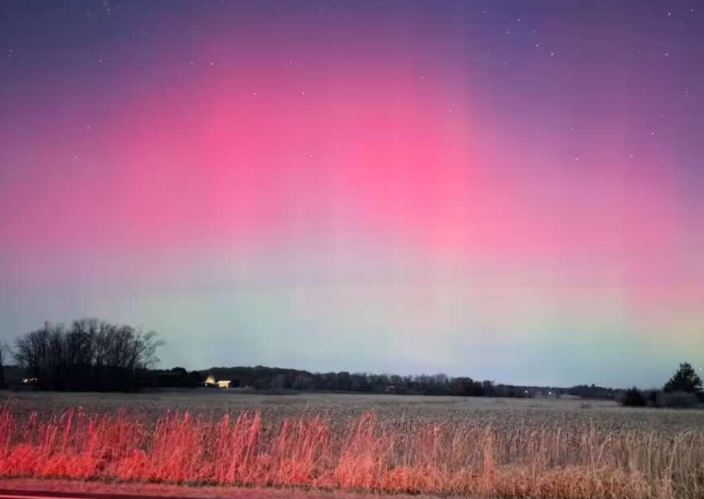北京北部夜空惊现粉绿极光(特大地磁爆导致北京出现极光吗) 北京北部夜空惊现粉绿极光(特大地磁爆导致北京出现极光吗)