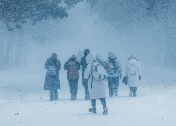 暴雪!骤降8℃!新一股强冷空气来袭(这些地方或迎今冬初雪)