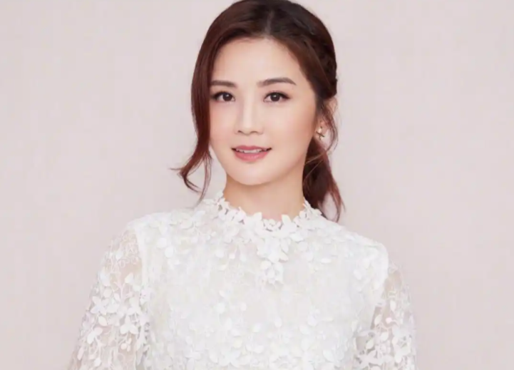 阿Sa称保养诀窍是看霸总小说(43岁的中年少女阿sa谈抗衰秘诀) 阿Sa称保养诀窍是看霸总小说(43岁的中年少女阿sa谈抗衰秘诀)