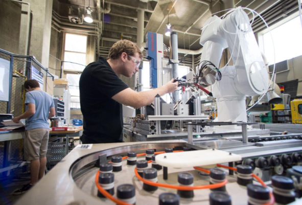 道琼斯工业平均指数下跌797.6点 美国三大指数创近期最大单日跌幅