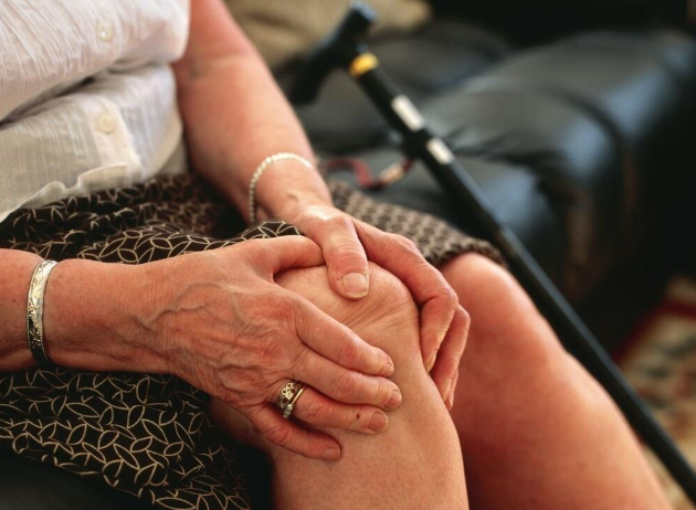 冬季关节痛如何缓解?2025年冬季关节保暖与食疗养护方案 冬季关节痛如何缓解?2025年冬季关节保暖与食疗养护方案