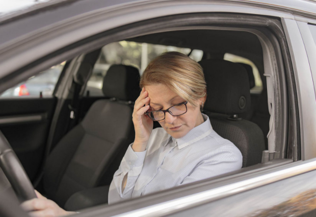 冬季出游坐车为啥容易晕车(冬季出游坐车如何止吐防恶心)