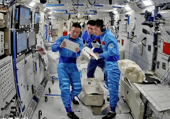 神舟二十号乘组将于今日返回 神舟二十号乘组将乘坐神舟二十一号飞船返回 神舟二十号乘组将于今日返回 神舟二十号乘组将乘坐神舟二十一号飞船返回