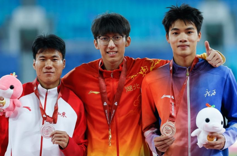 男子百米飞人大战爆冷!李泽洋全运会男子百米夺冠