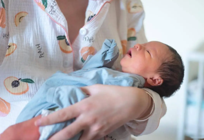 猪肉记号笔标记新生儿有风险吗(科学标识新生儿身份2025)