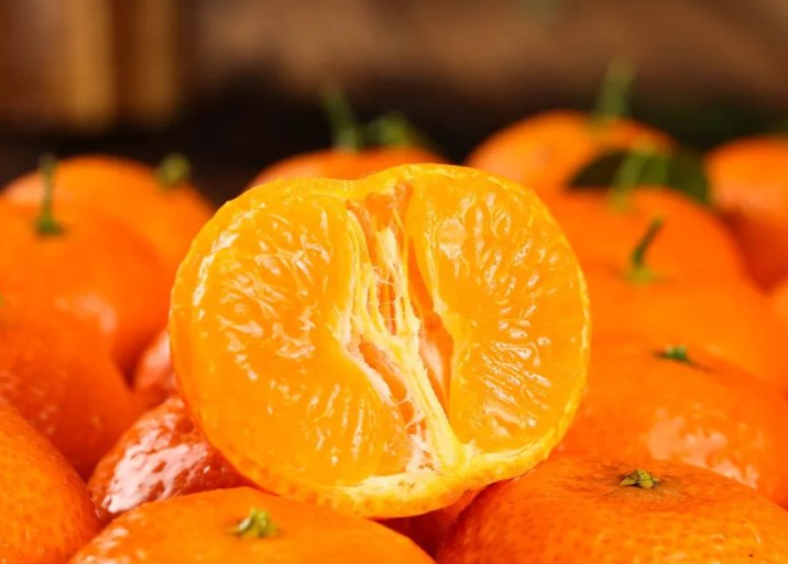 橘子一天最多吃几个?2025年冬季吃橘子不上火的科学数量建议 橘子一天最多吃几个?2025年冬季吃橘子不上火的科学数量建议