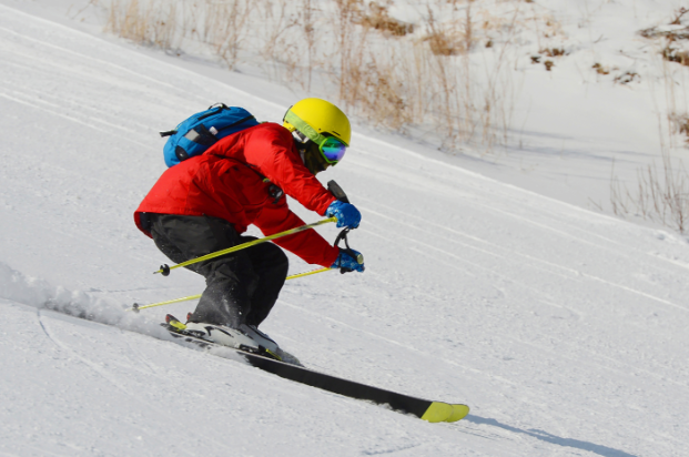 冬季滑雪运动受伤高发？2025年冬季滑雪热身与防护完全手册