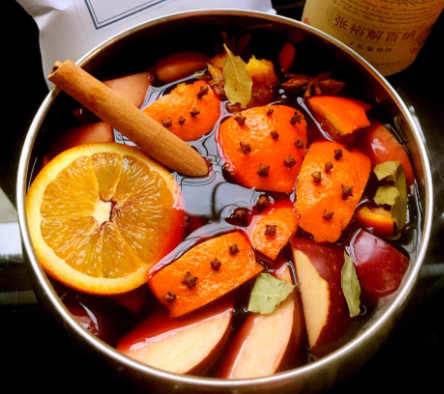 冬季热红酒养生新风潮！2025年冬季自制热红酒的食材搭配与功效