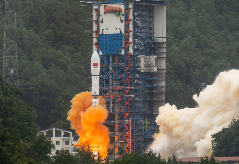 中国成功发射实践三十号A、B、C星！我国一箭三星成功探测空间环境